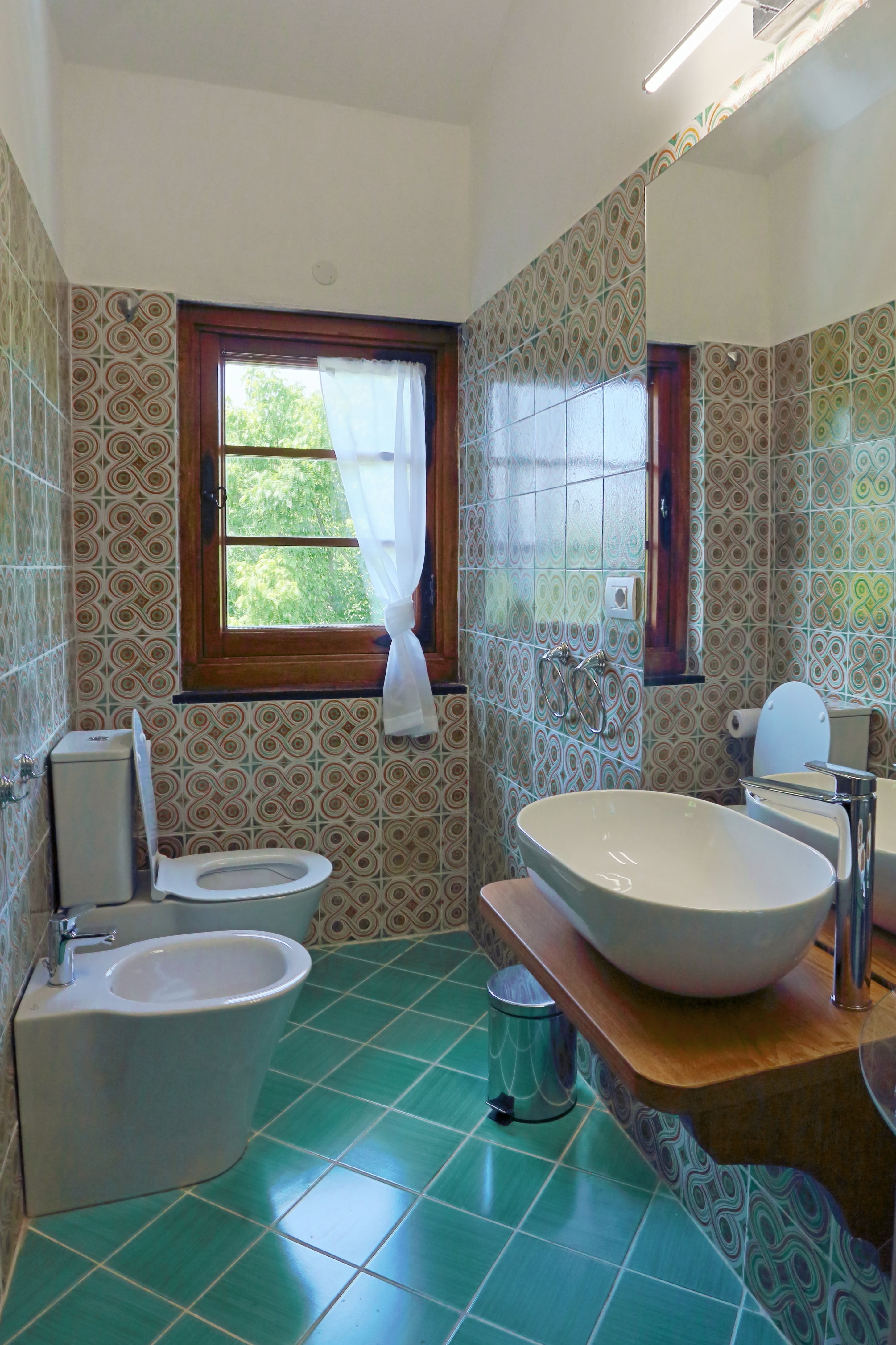 Camera Arancione bagno specchio
