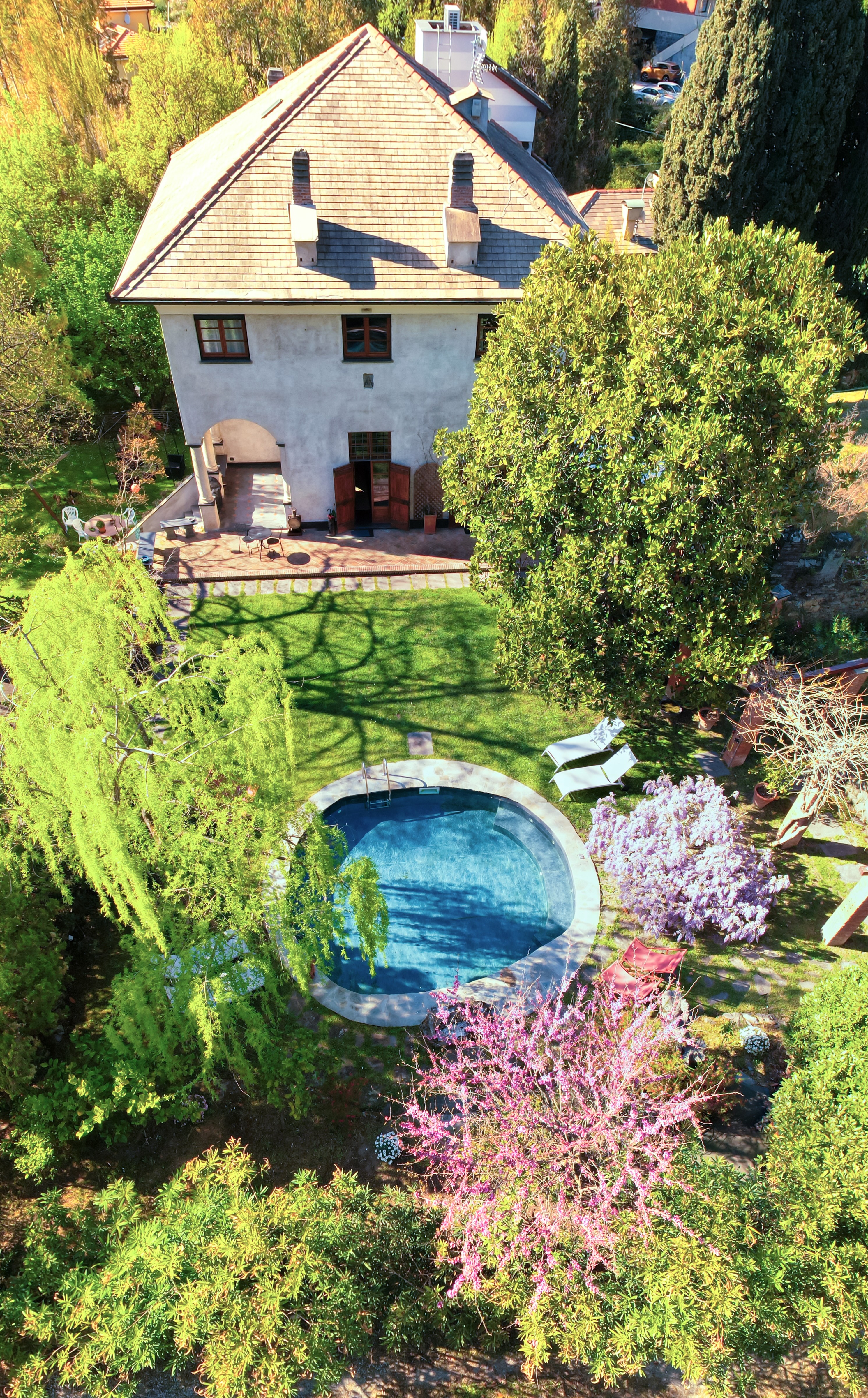 Relais Rantegosa dall'alto — casa, piscina e giardino