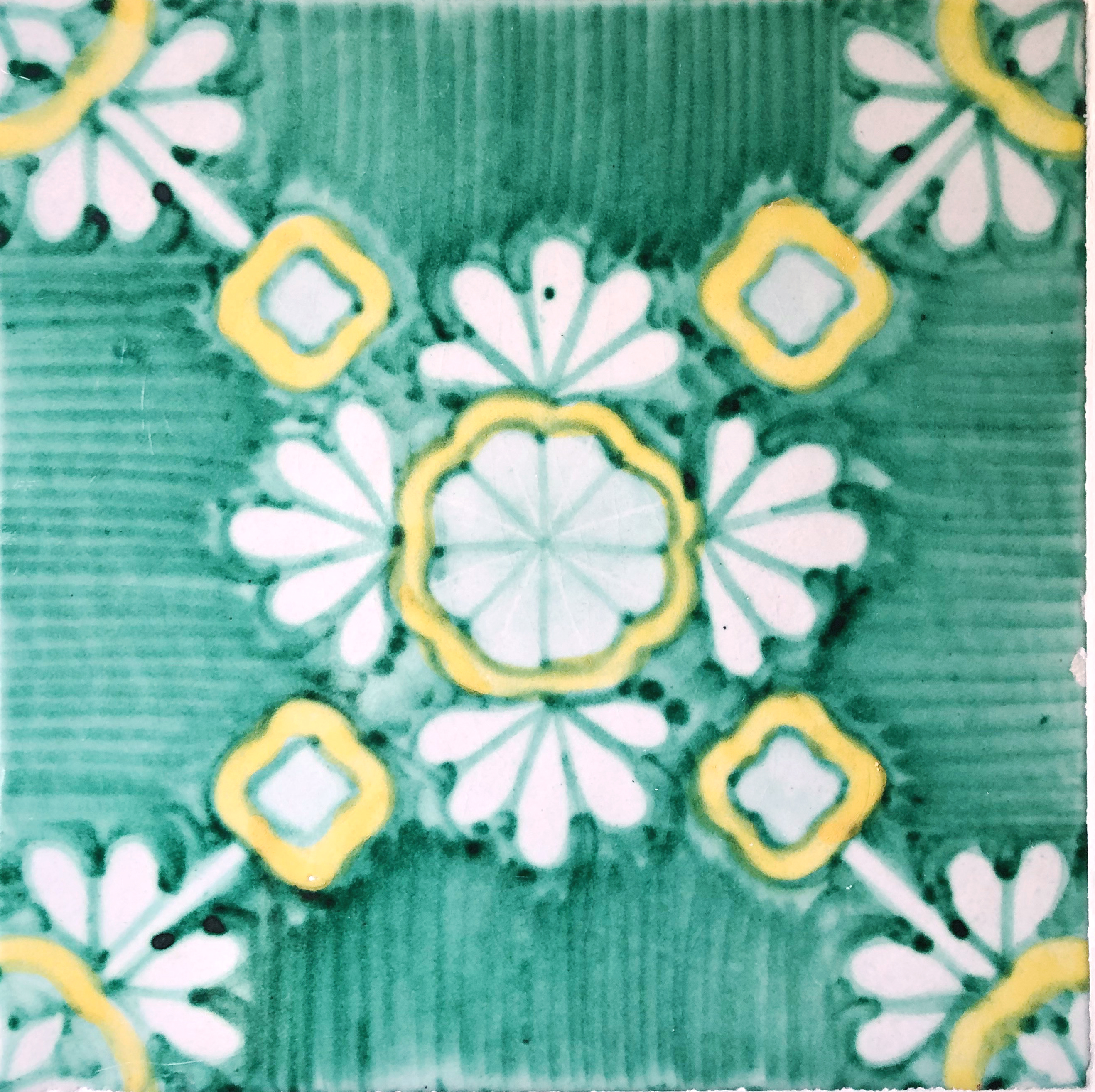 Camera Verde - Relais Rantegosa Chiavari, testiera dorata floreale e pavimento verde